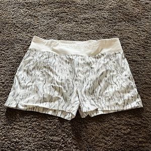 Athleta Trekkie north short size 16